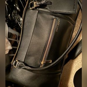 Fawn Design overnight bag in black